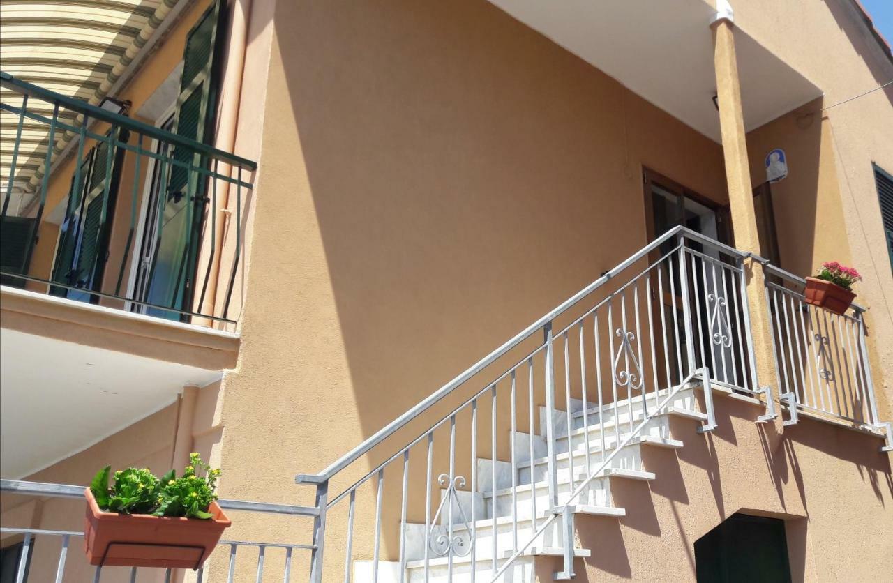 A & M House Apartment โมเนเลีย ภายนอก รูปภาพ